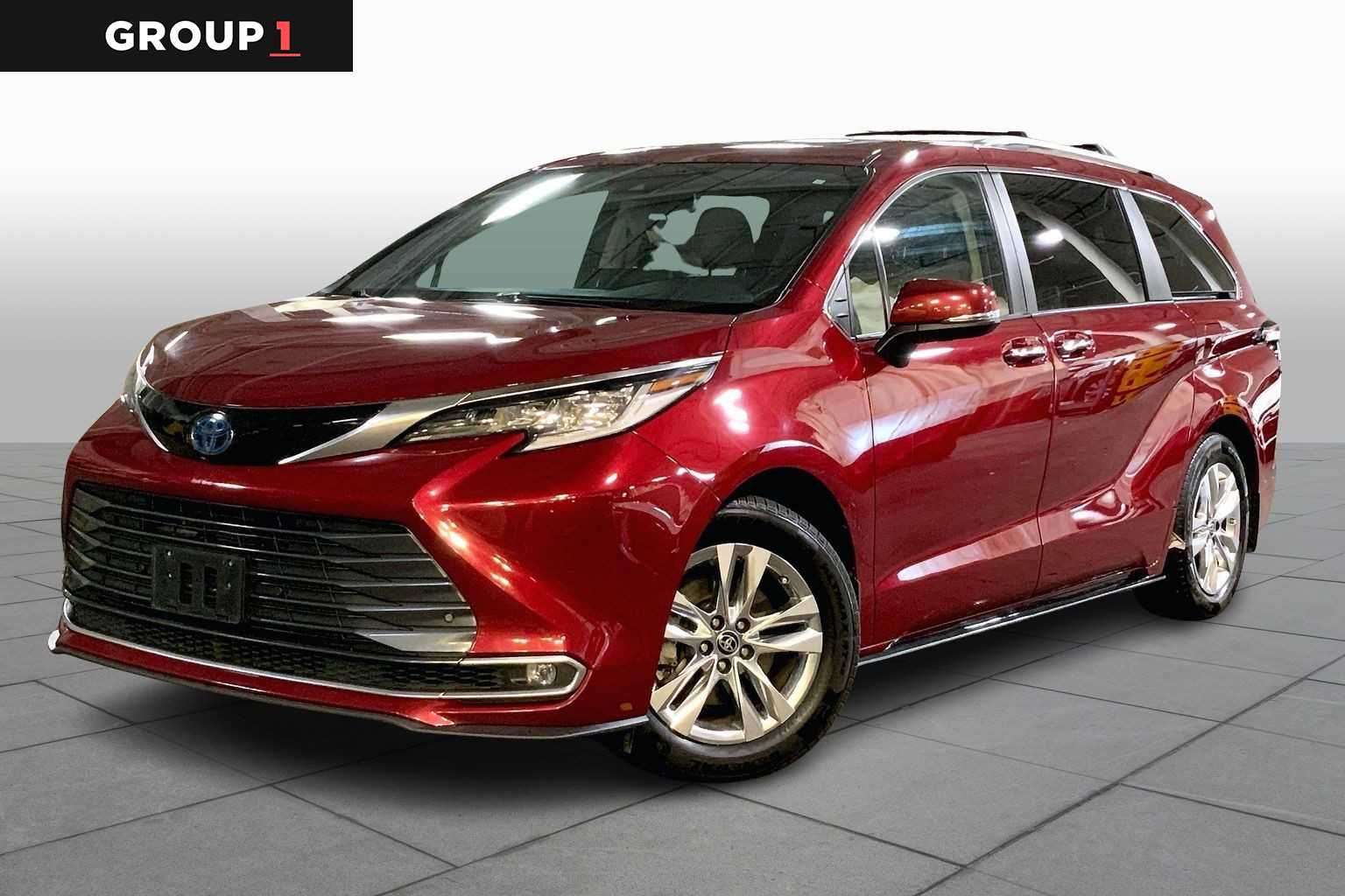 2022 Toyota Sienna Limited's photo