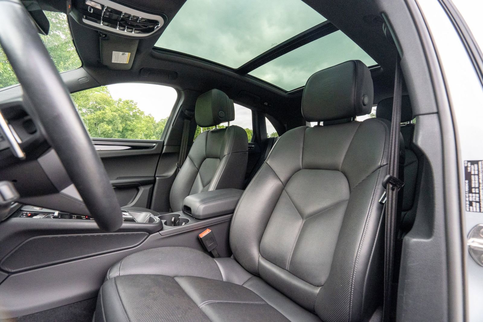 2024 Porsche Macan Base photo 4