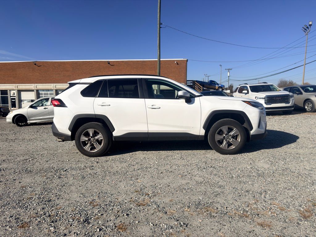 2023 Toyota RAV4 XLE photo 2
