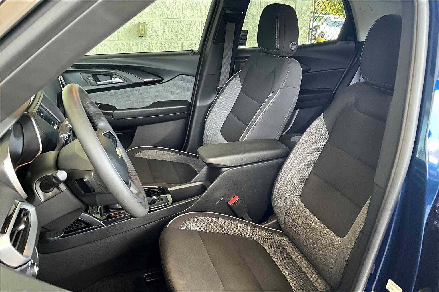 2023 Chevrolet Trailblazer LS photo 4