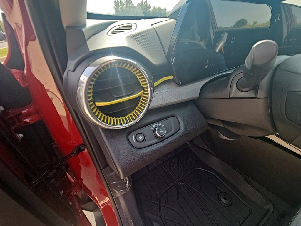 2026 Chevrolet Trax LT photo 22