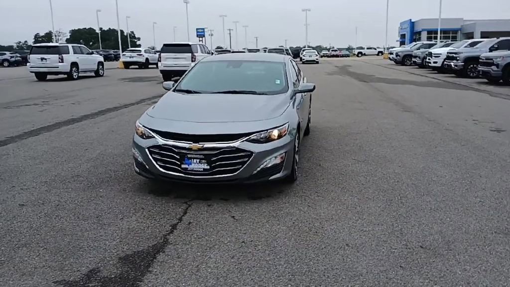 2024 Chevrolet Malibu 1LT photo 3