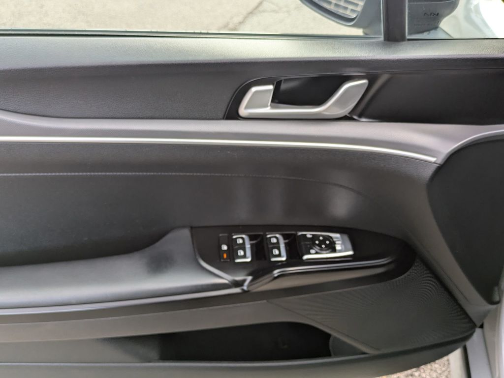 2024 Kia K5 GT-Line photo 11