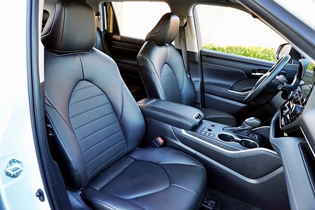 Used 2024 White Toyota LE image 11