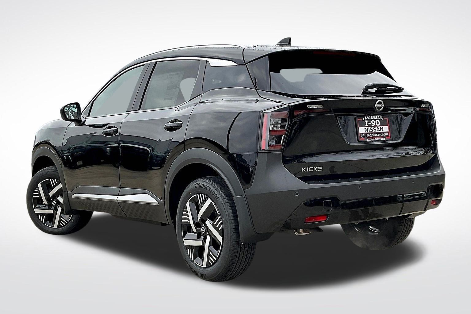 2026 Nissan Kicks SV photo 2