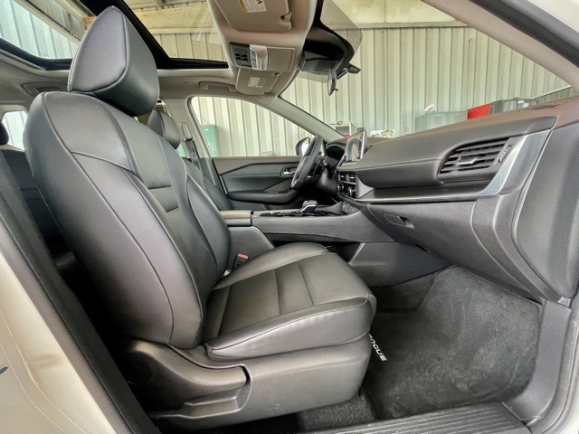 2023 Nissan Rogue SV photo 23