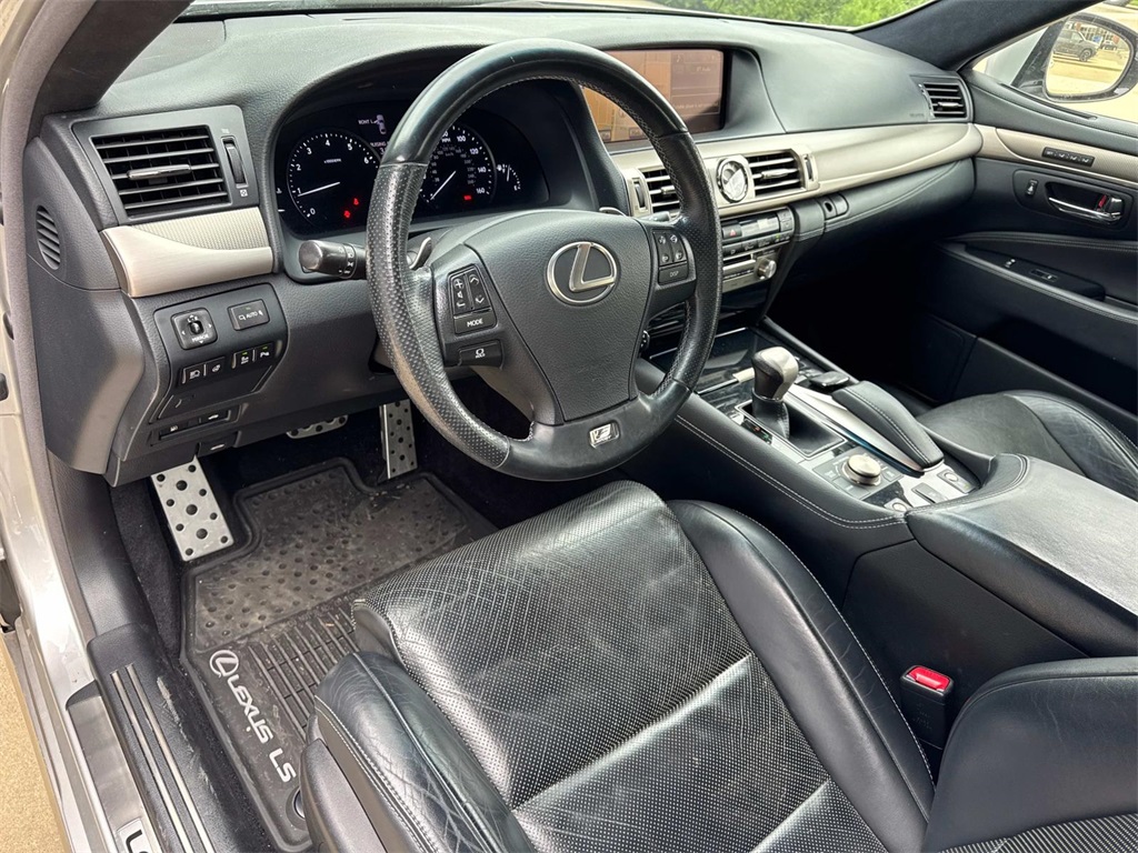 2013 Lexus LS 460 photo 20