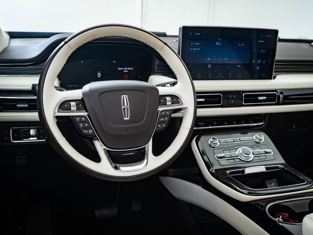 2022 Lincoln Nautilus Black Label photo 23