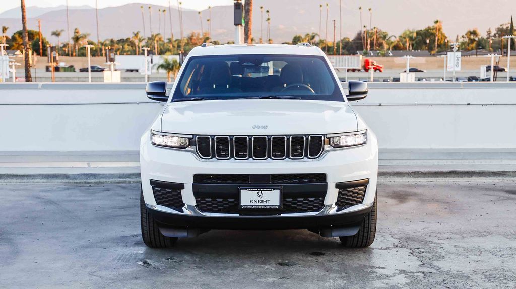 2025 Jeep Grand Cherokee Laredo X photo 3