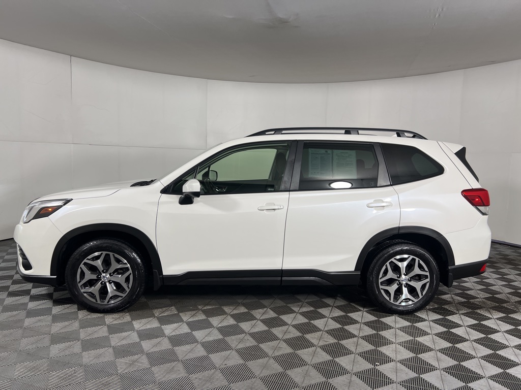 2022 Subaru Forester Premium photo 17