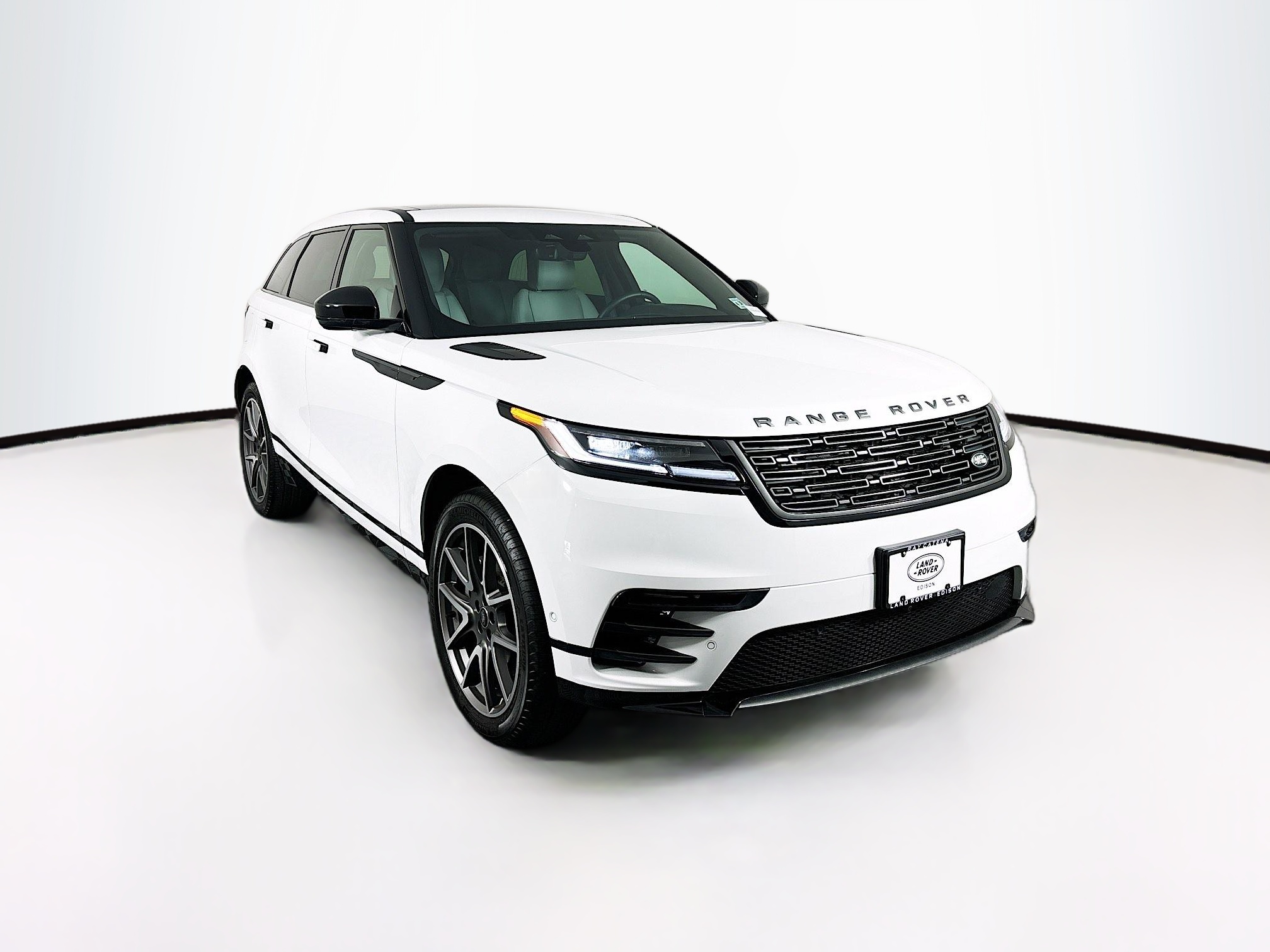2026 Land Rover Range Rover Velar SE photo 3