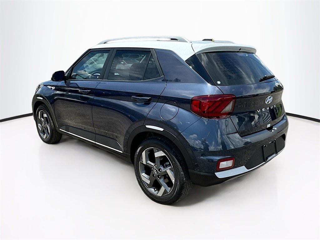 2025 Hyundai Venue Limited photo 2