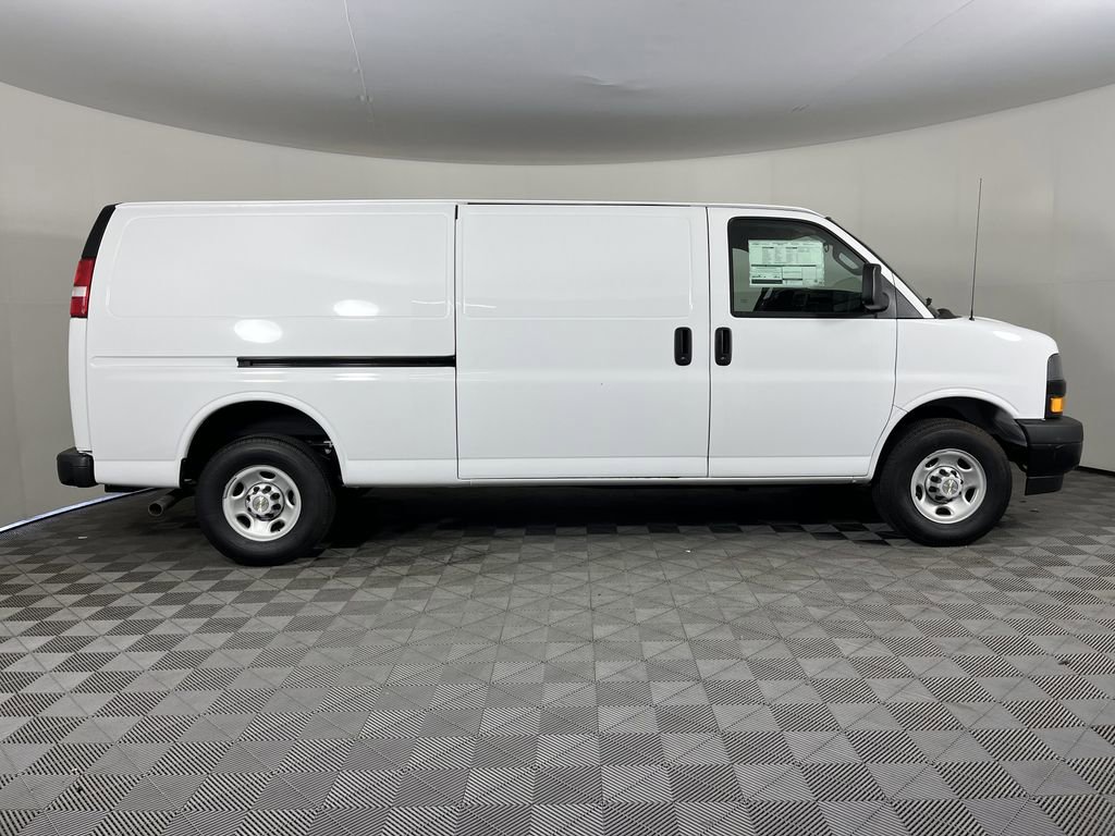 2024 Chevrolet Express Cargo Van 3500 photo 4