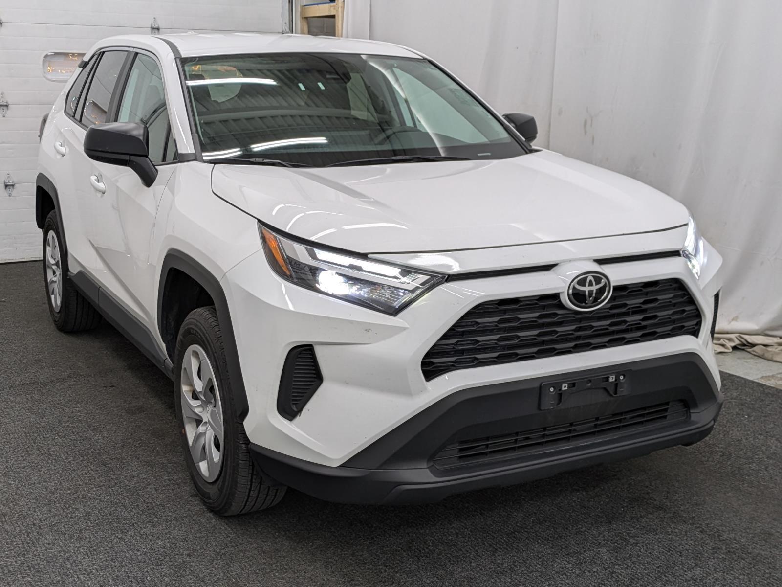 2024 Toyota RAV4 LE photo 8