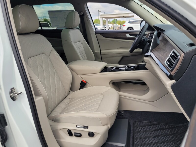 2026 Volkswagen Atlas SEL Premium R-Line photo 8