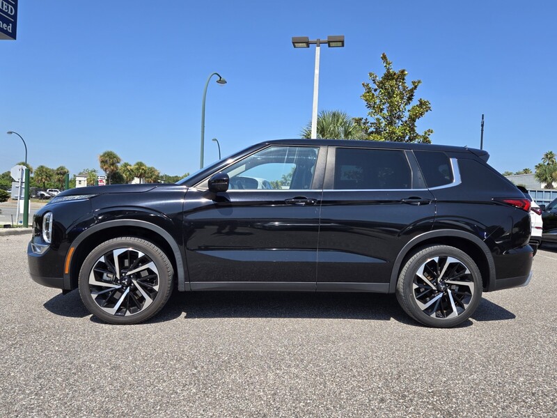 2022 Mitsubishi Outlander SE photo 4