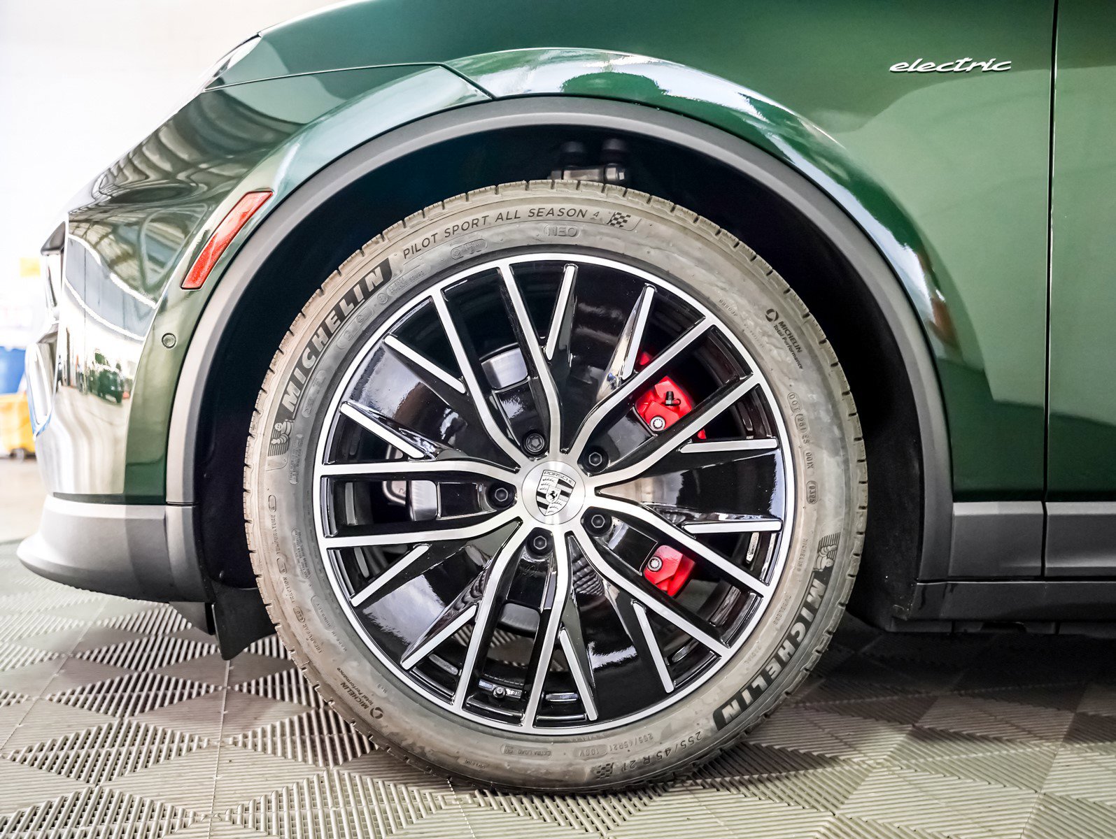 2025 Porsche Macan Electric photo 13
