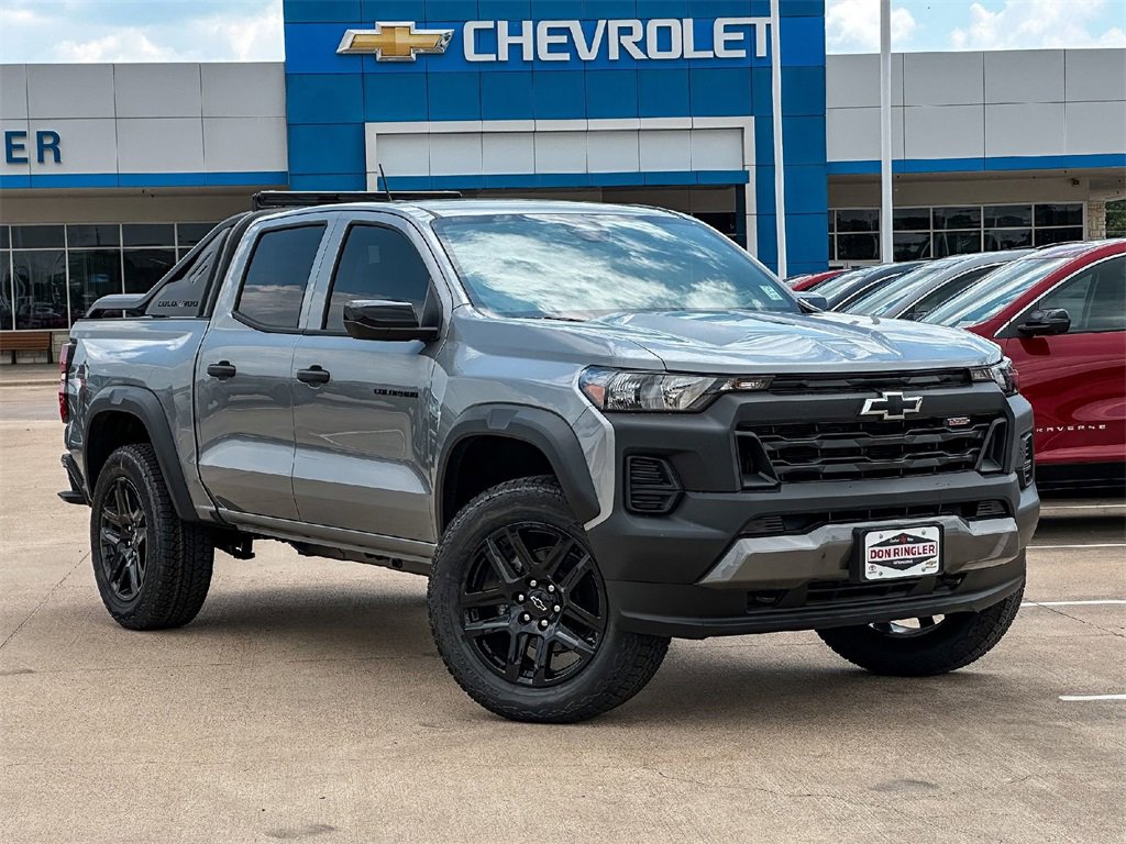 2025 Chevrolet Colorado Trail Boss photo 2