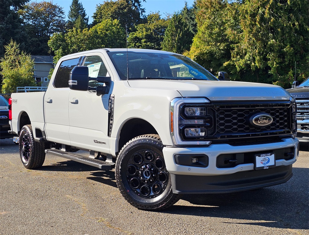 2025 Ford F-350 Super Duty Lariat's photo