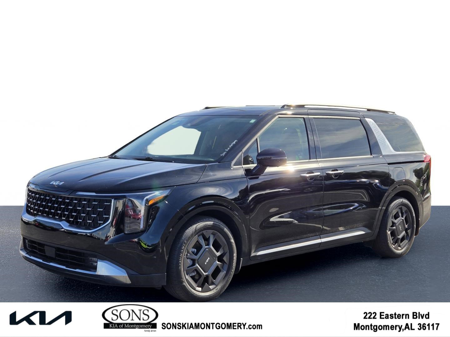 2025 Kia Carnival SX's photo