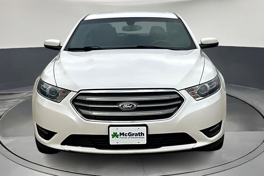 2015 Ford Taurus SEL photo 2