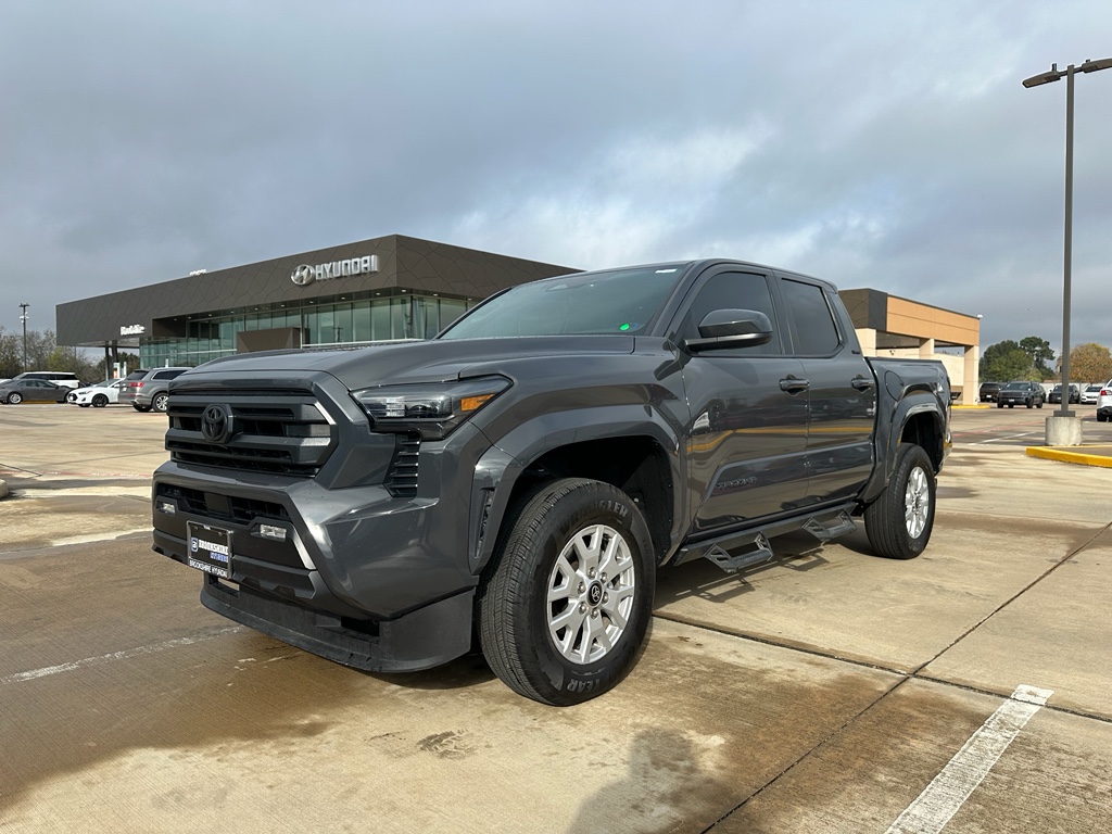 2025 Toyota Tacoma SR5's photo