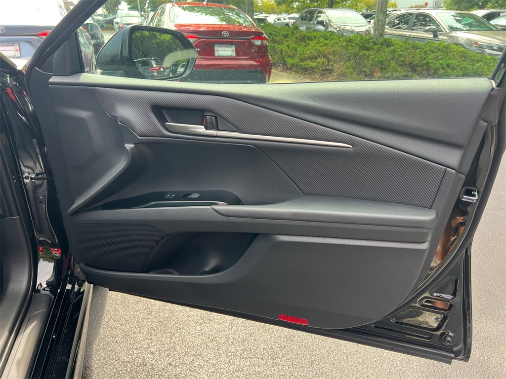 2025 Toyota Camry SE photo 14
