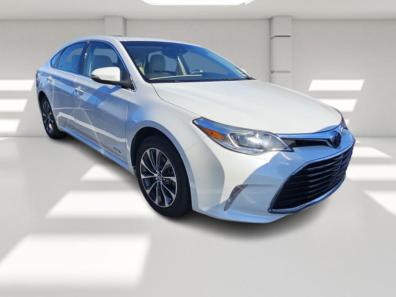 2018 Toyota Avalon Hybrid XLE Plus photo 2