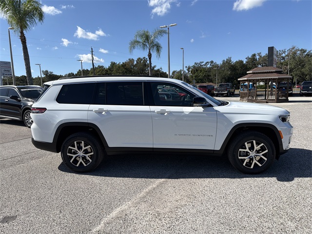 2025 Jeep Grand Cherokee Limited photo 2