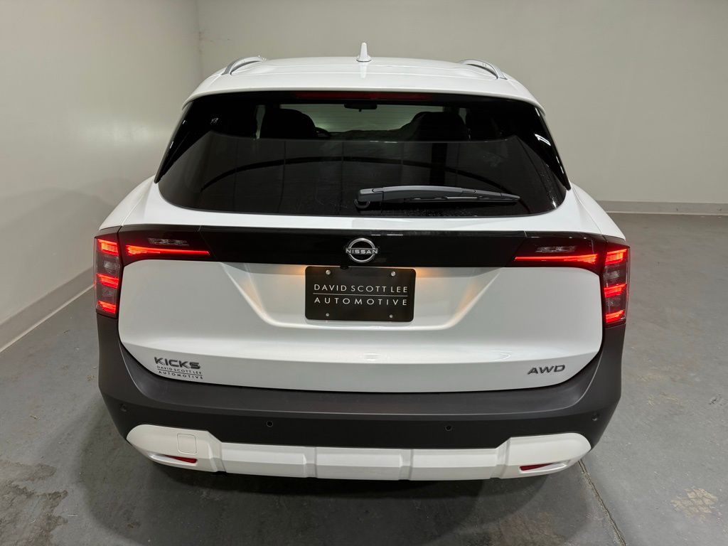 2025 Nissan Kicks SV photo 4