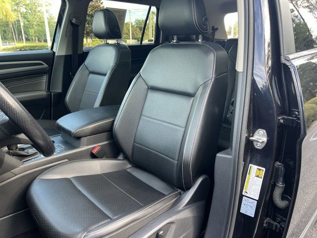 2021 Volkswagen Atlas V6 SE Technology R-Line photo 2