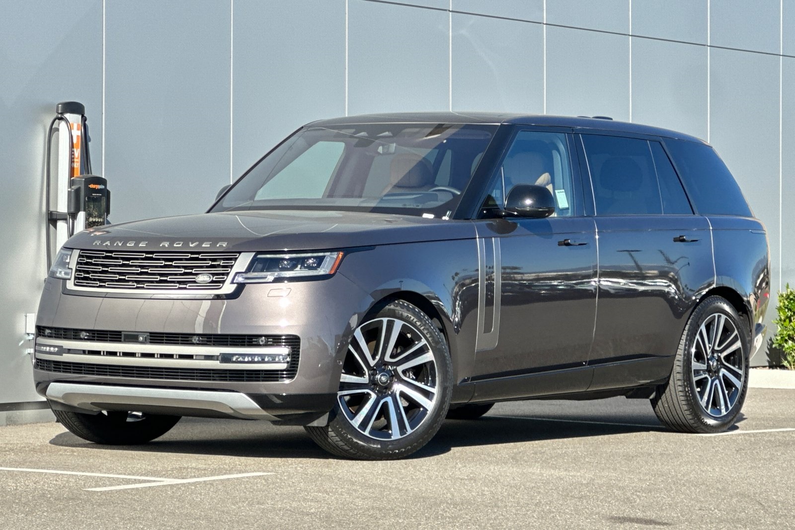 2023 Land Rover Range Rover SE's photo