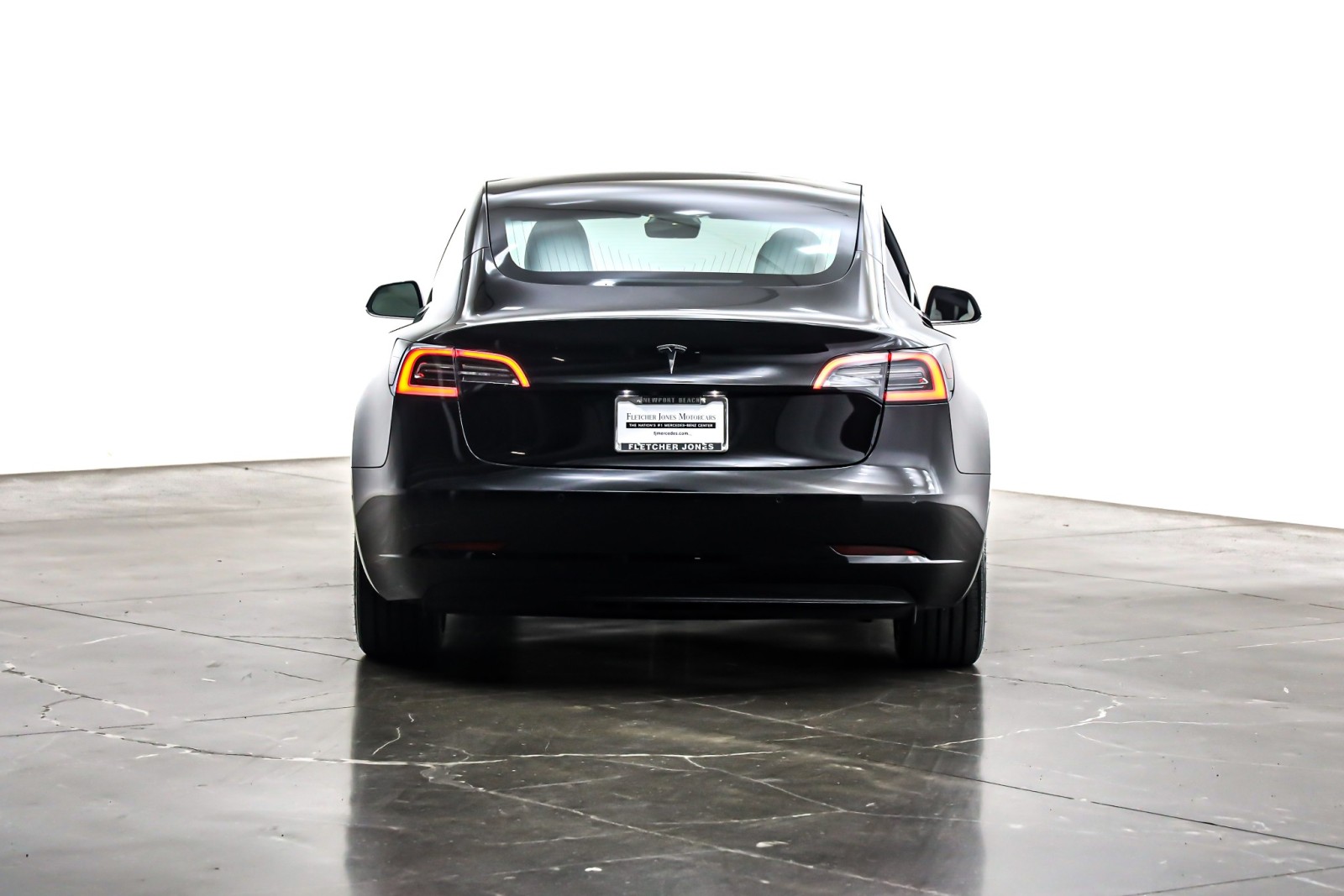 2020 Tesla Model 3 Standard Range Plus photo 2