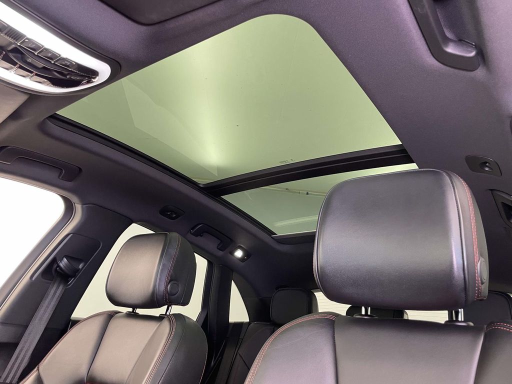 2020 Porsche Macan Base photo 17