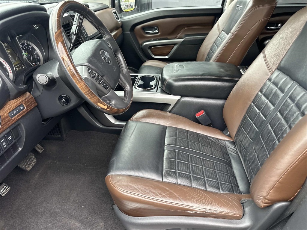 2017 Nissan Titan Platinum Reserve photo 10