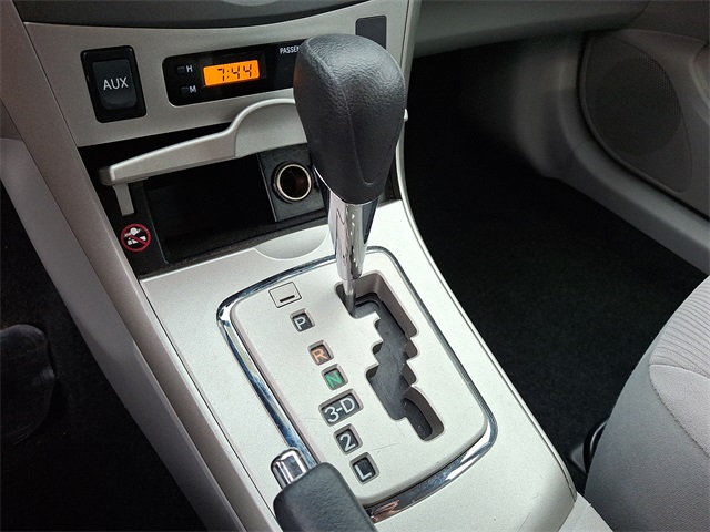 2011 Toyota Corolla LE photo 21