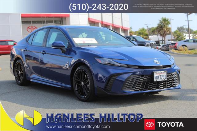 2025 Toyota Camry SE photo 3