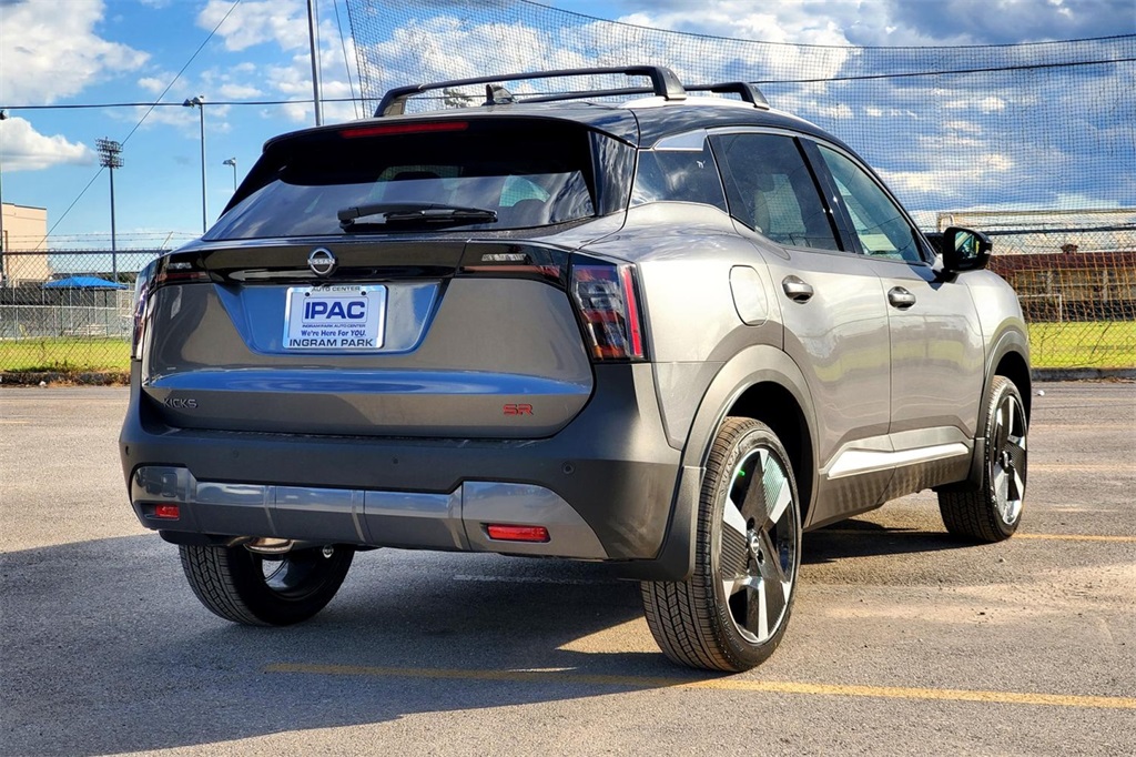 2025 Nissan Kicks SR photo 3