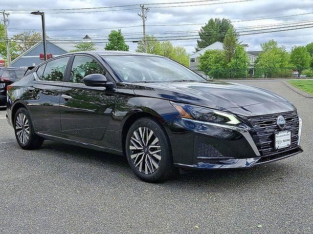 2025 Nissan Altima SV photo 2