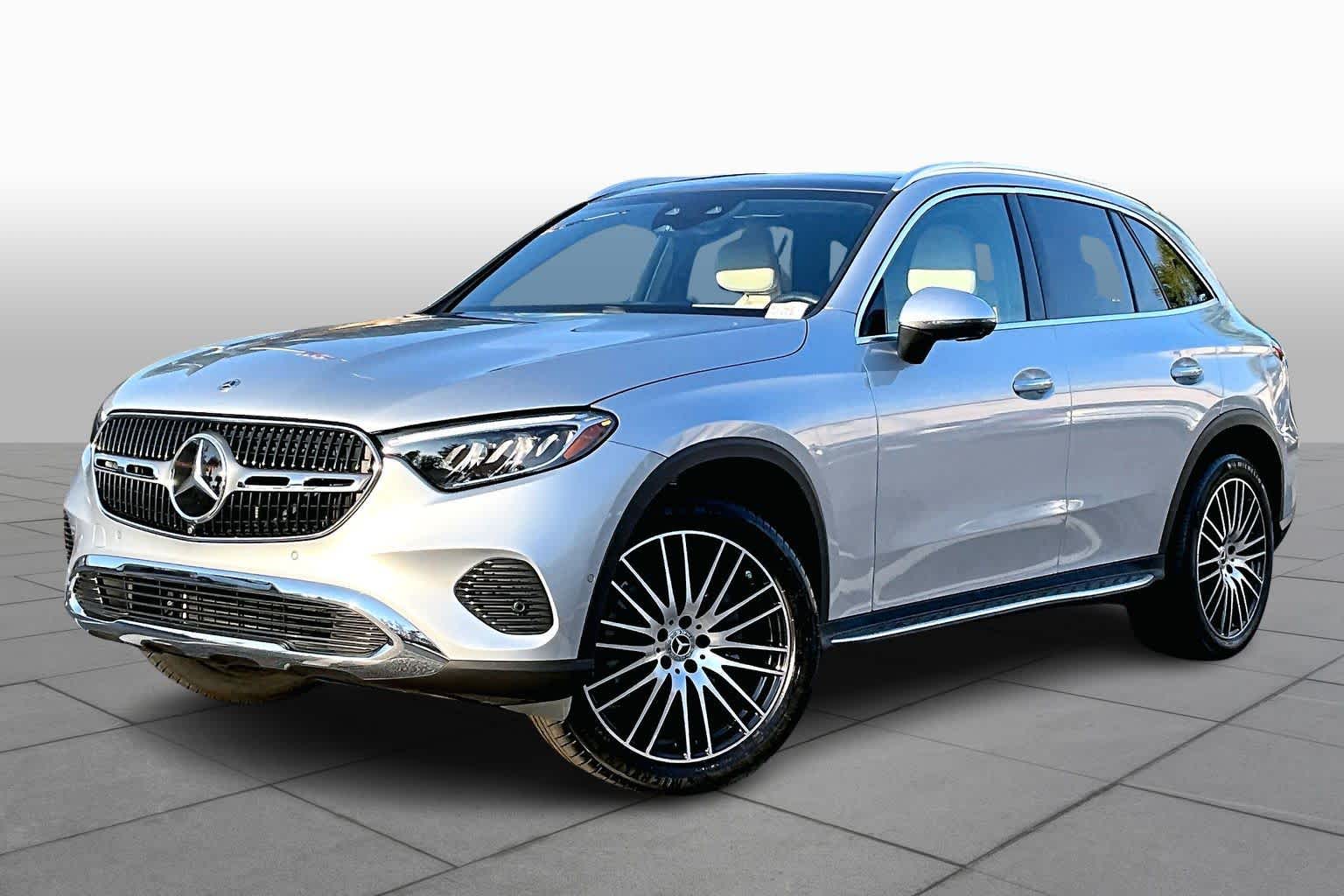 2025 Mercedes Benz GLC 300 photo 2