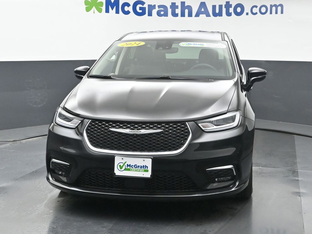 2024 Chrysler Pacifica Touring L photo 4