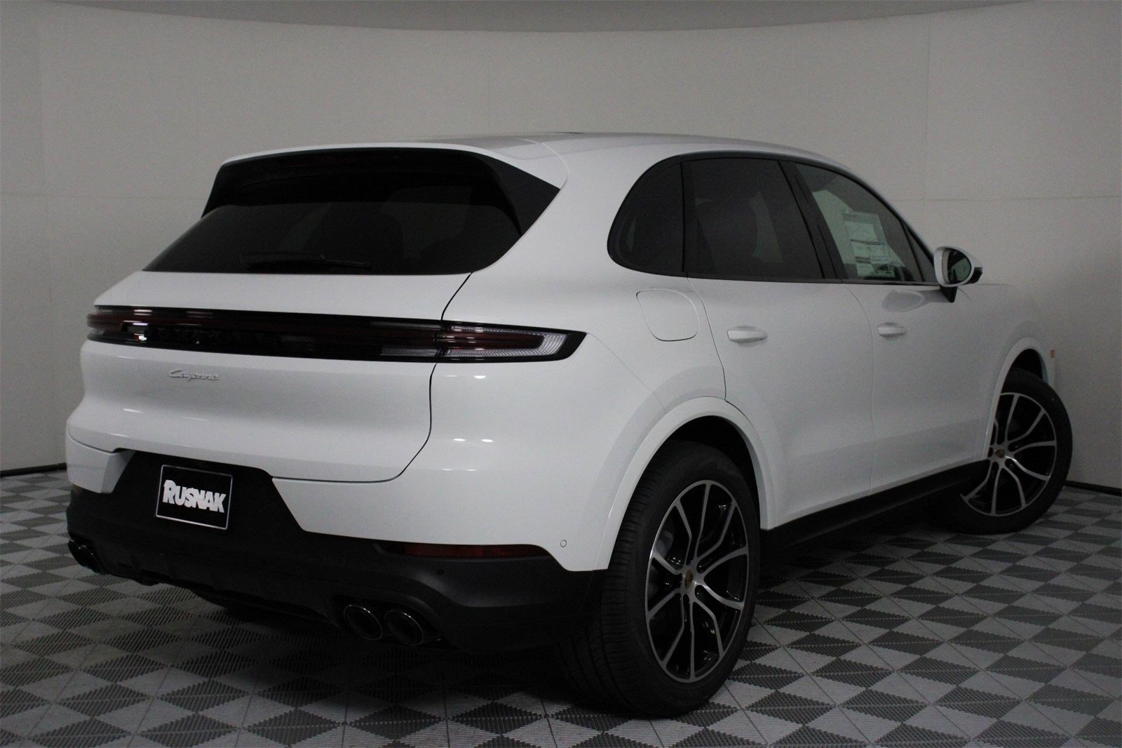 2025 Porsche Cayenne photo 7