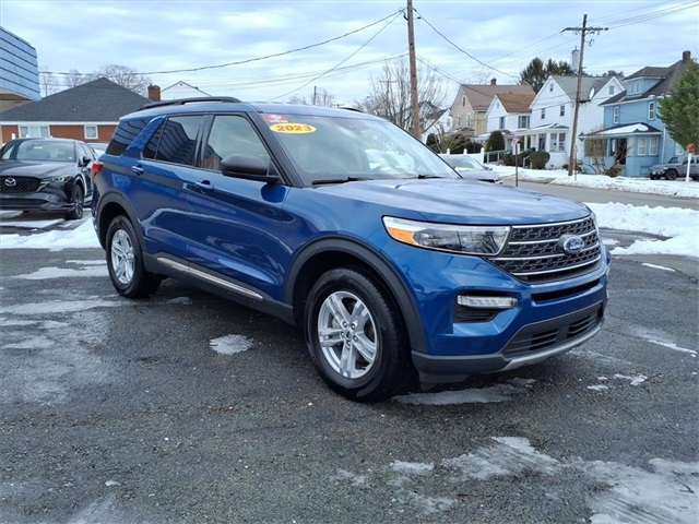 2023 Ford Explorer XLT's photo