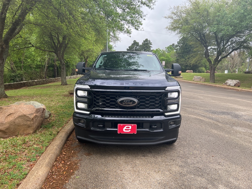2025 Ford F-250 XLT photo 2