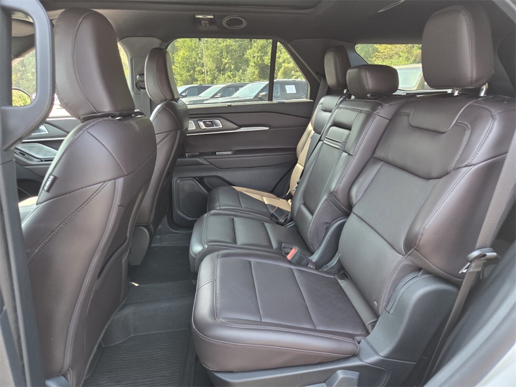2025 Ford Explorer Platinum photo 11