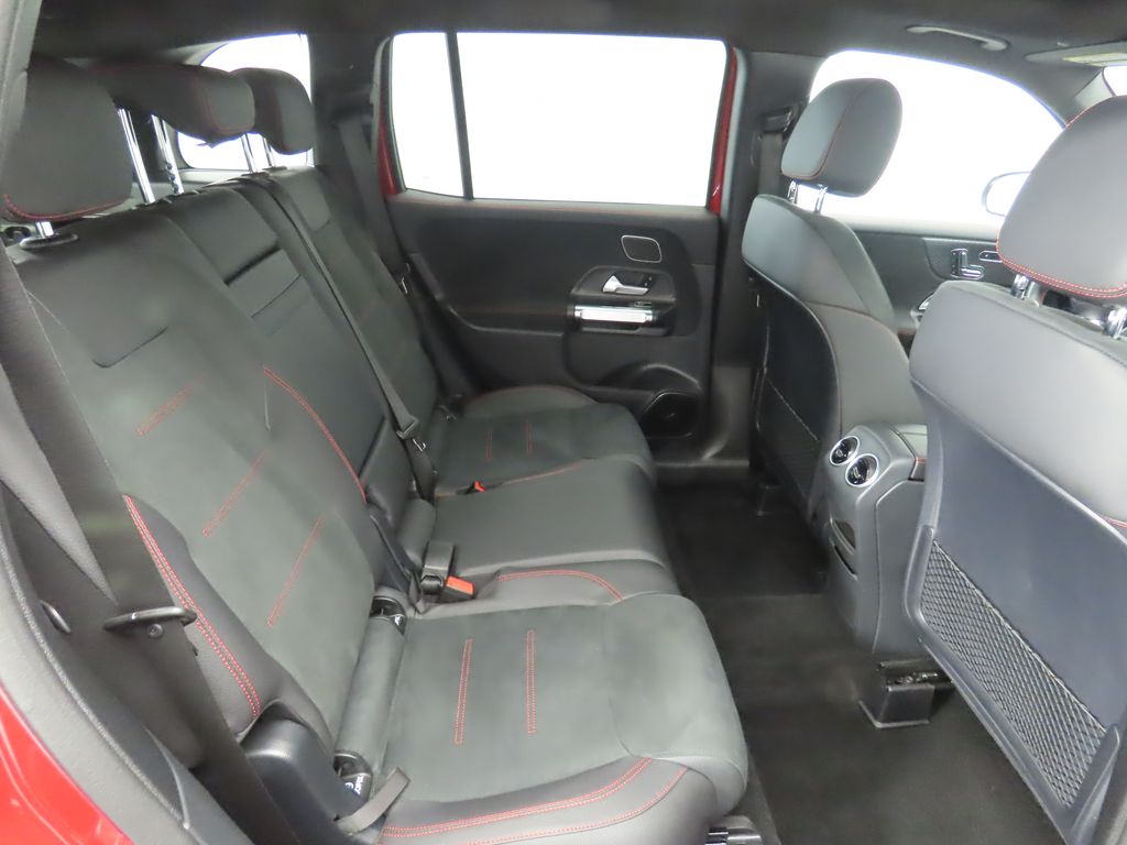 2025 Mercedes Benz GLB 250 photo 21