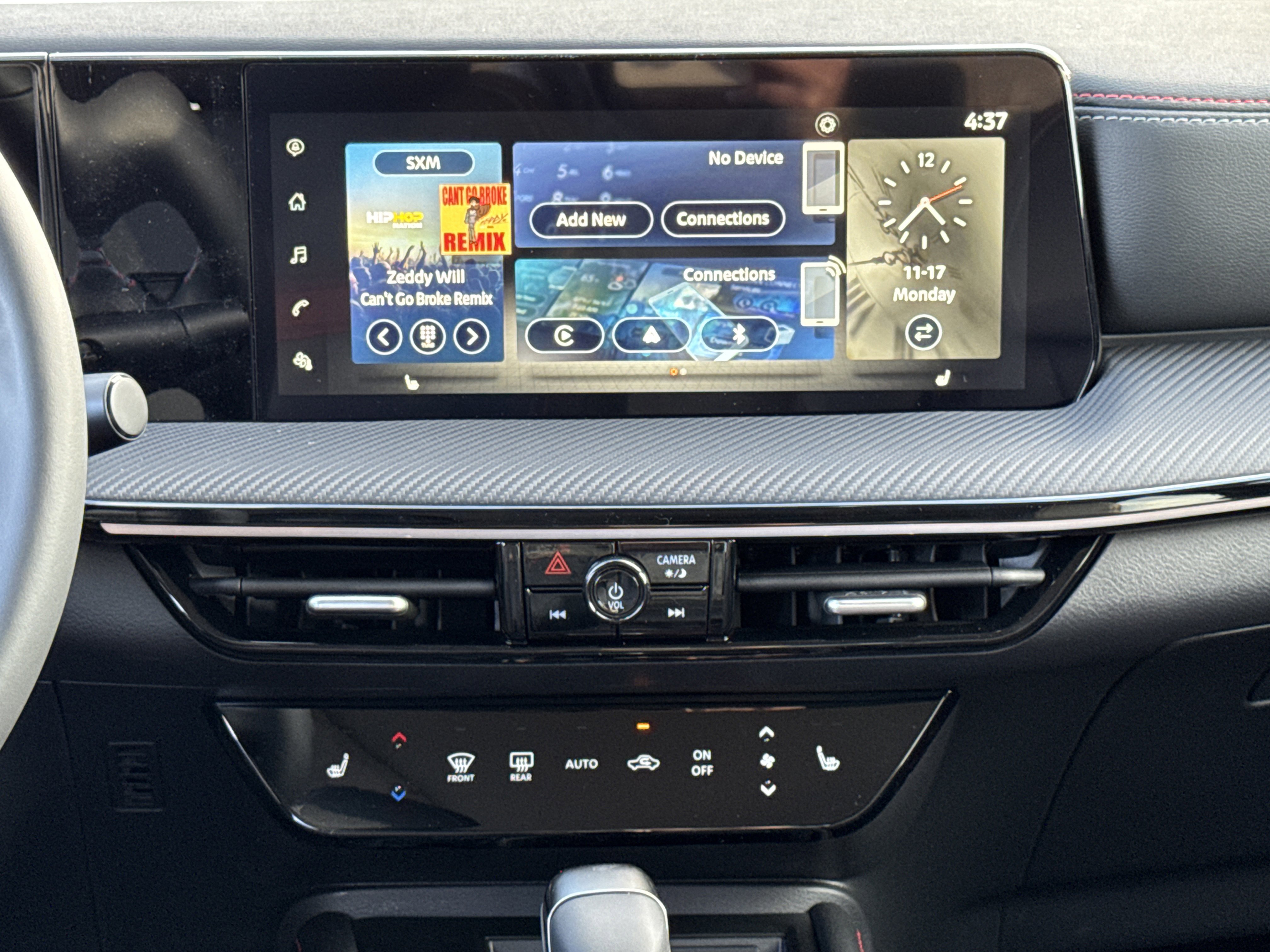 2025 Nissan Kicks SR photo 4