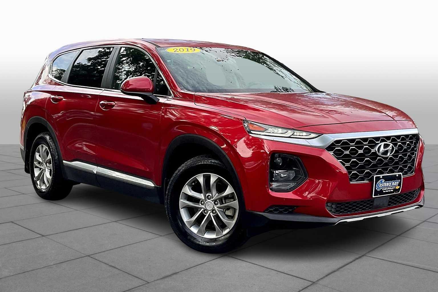 2019 Hyundai Santa Fe SE photo 2