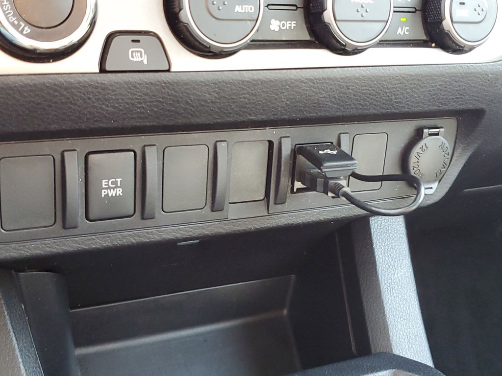 2022 Toyota Tacoma SR photo 21