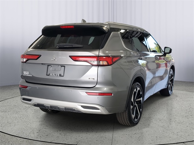 2022 Mitsubishi Outlander SEL photo 3